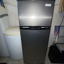 Frigidaire Mini Fridge with Freezer – Great Condition 
