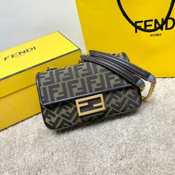 Fashionable Shoulder Bag 