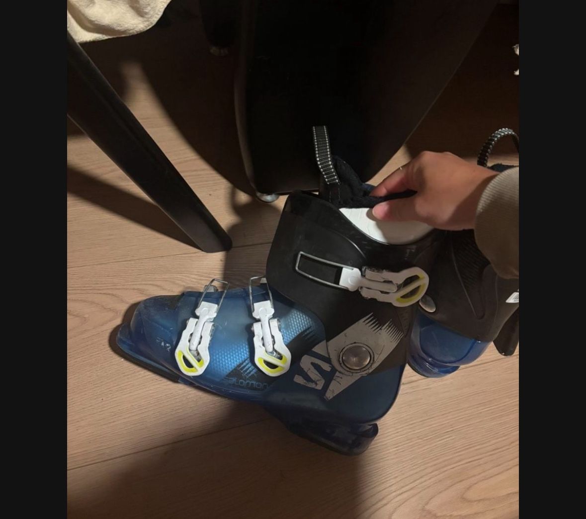 LOW PRICE MOVING- $300 SALOMON SKI BOOTS