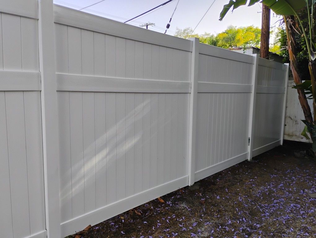 Vinyl Fence 8 Ft Tall