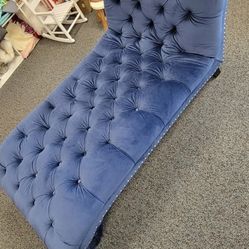 Elegant Chaise Lounger