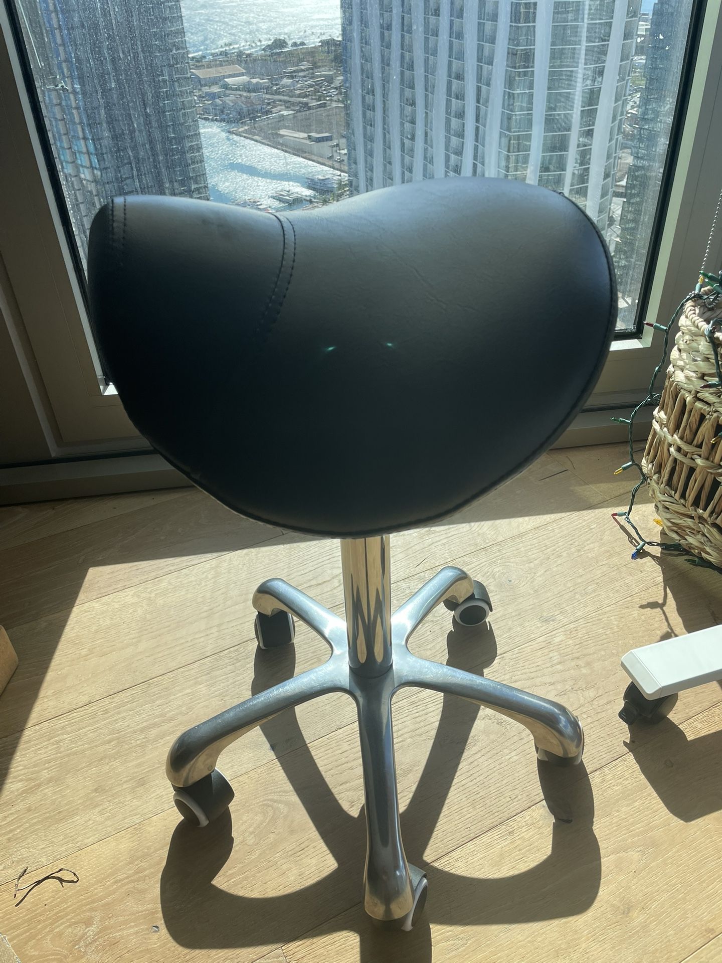 Saddle Computer Chair