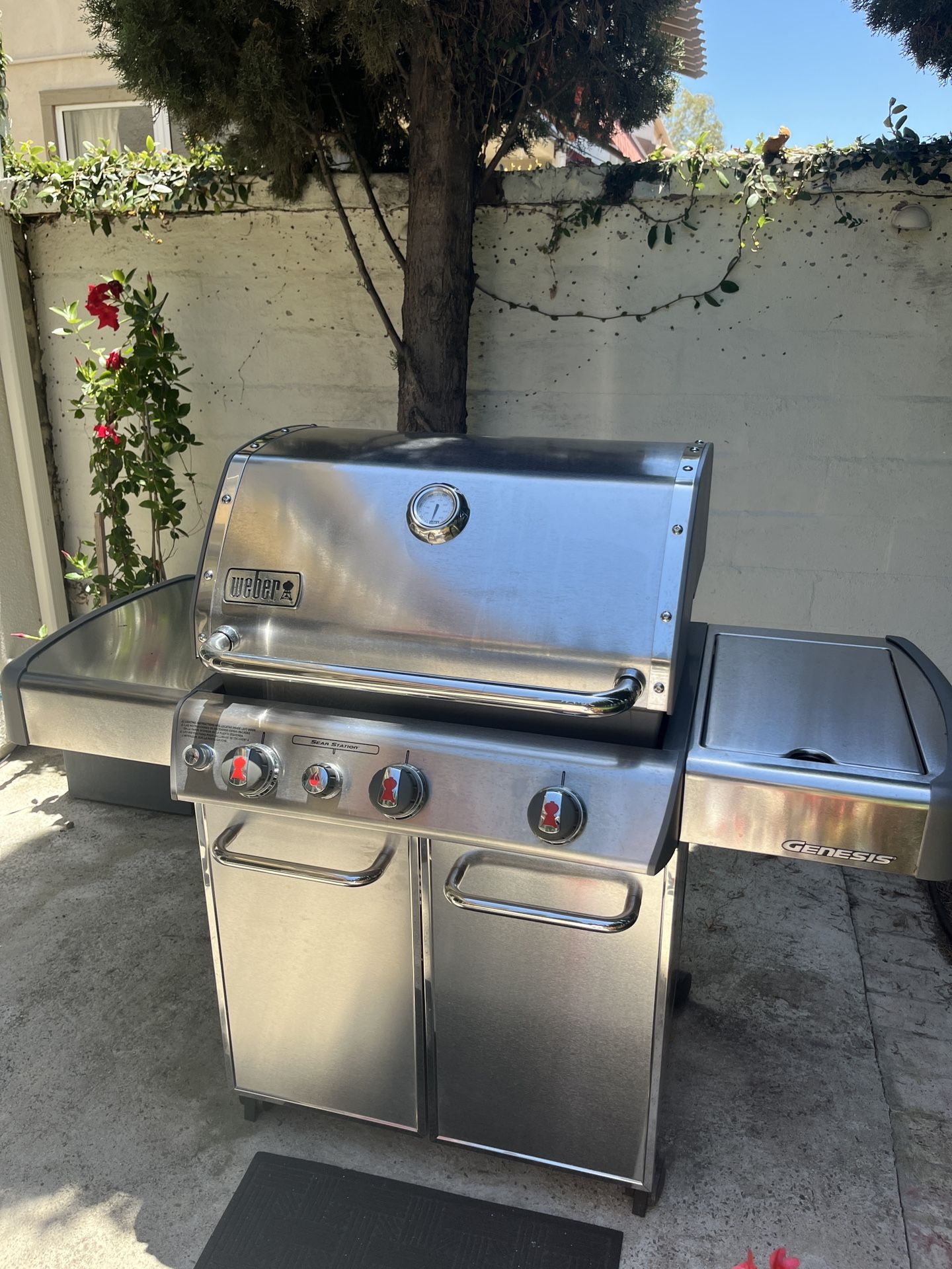 Weber Genesis EP 330 BBQ Grill