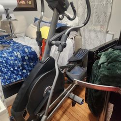 The Nautilus E614 Elliptical Trainer
