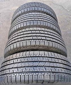 245/60/18 phatafinder 📍📍 Selling a set of 4 tires with 80% tread life remaining 📍🌟
