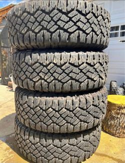 275/70/18 Goodyear Vendo un set de llantas  con 80% Vida en excelente condiciones de Vida las 4 🫡🤑
 Selling a set of 4 tires with 80% tread life rem