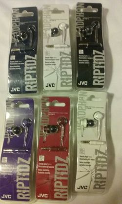 Headphones/earbuds/headset