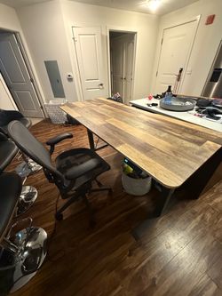 Like New - Large Vari Up/down desk