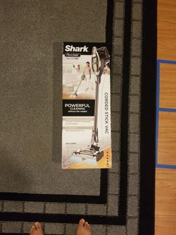 Shark Rocket Deluxe Pro Vacuum (HV322)