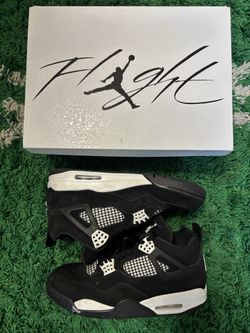 Jordan 4 RetroWhite Thunder