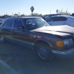 1986 Mercedes Benz 560 SEL For Parts 