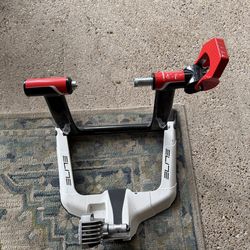 Elite Qubo Power Fluid Bicycle Trainer with Enhanced Connectivity and Stability