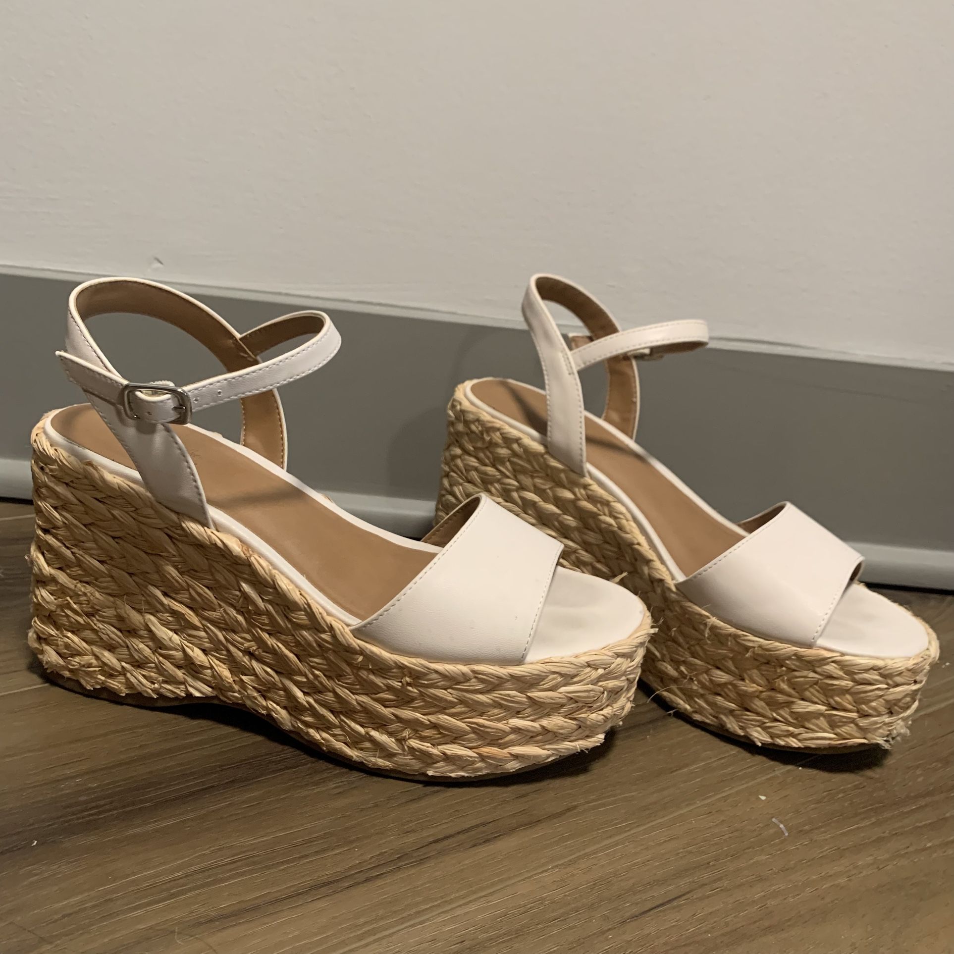 Universal Thread White and Tan Wedge Espadrilles size 7.5