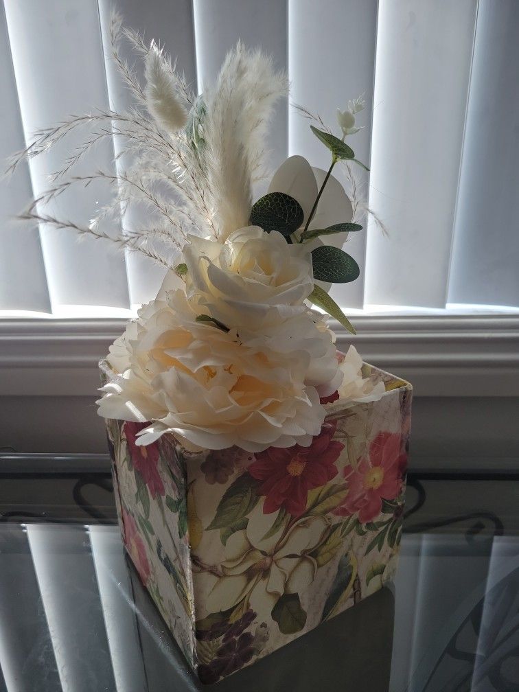Glass Vase With Flower Decor