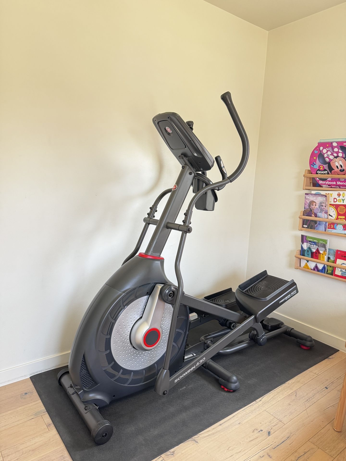 🚴 Schwinn 430 Elliptical Trainer – Excellent Condition! 🏋️‍♀️