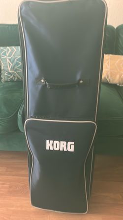 Korg ps60 synthesizer piano with case