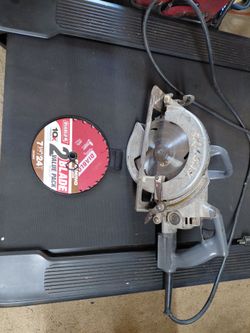 Used skilsaw 71/4 blade in good working  condition  plus 2 new Diablo 7 1/4 blades $55 pick up in beaumont ca  $55