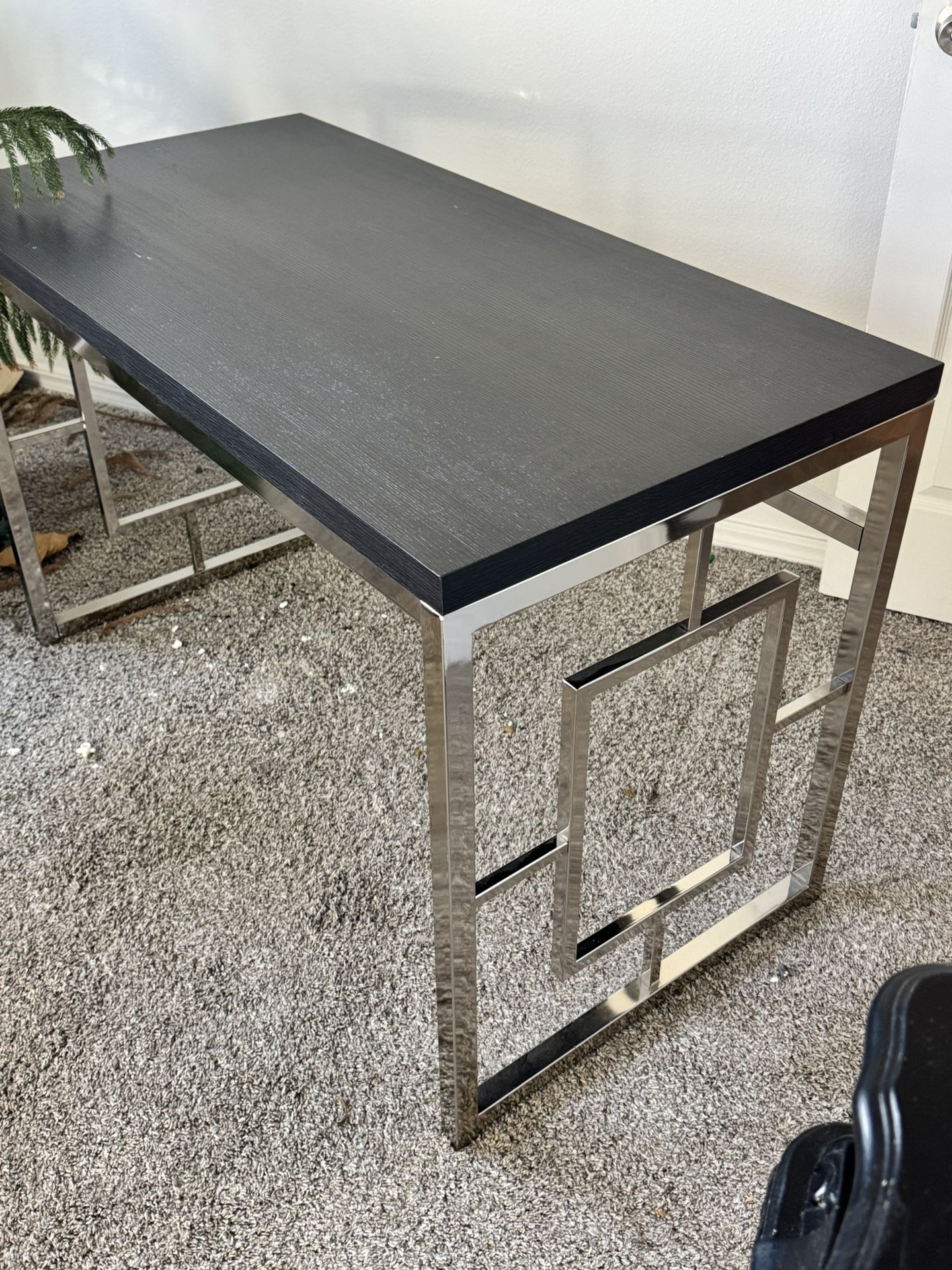 Table / Desk
