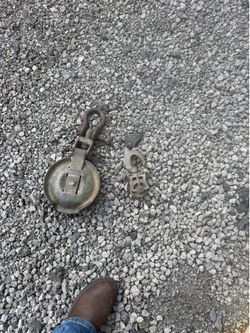 Snatch block with extra chains and comealonh