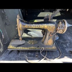 Singer Sewing Machine 