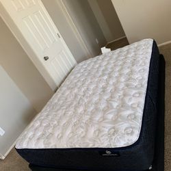 QUEEN SERTA MATTRESS AND FREE BOX SPRING