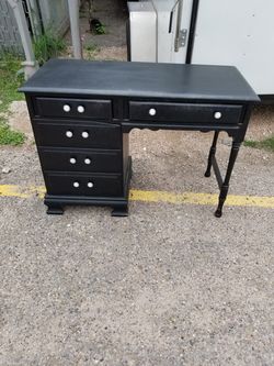 escritorio 100% madera en color negro con vidrio arriba