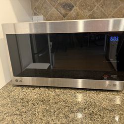LG Microwave oven