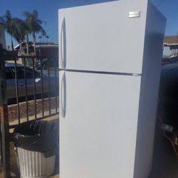 Refrigerator 28W Works Perfect! Solid Work Horse! Pick Up Or Delivery! Warranty!*