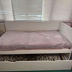 IKEA HAMMES DAYBED WITH TUNDLE $150 OBO