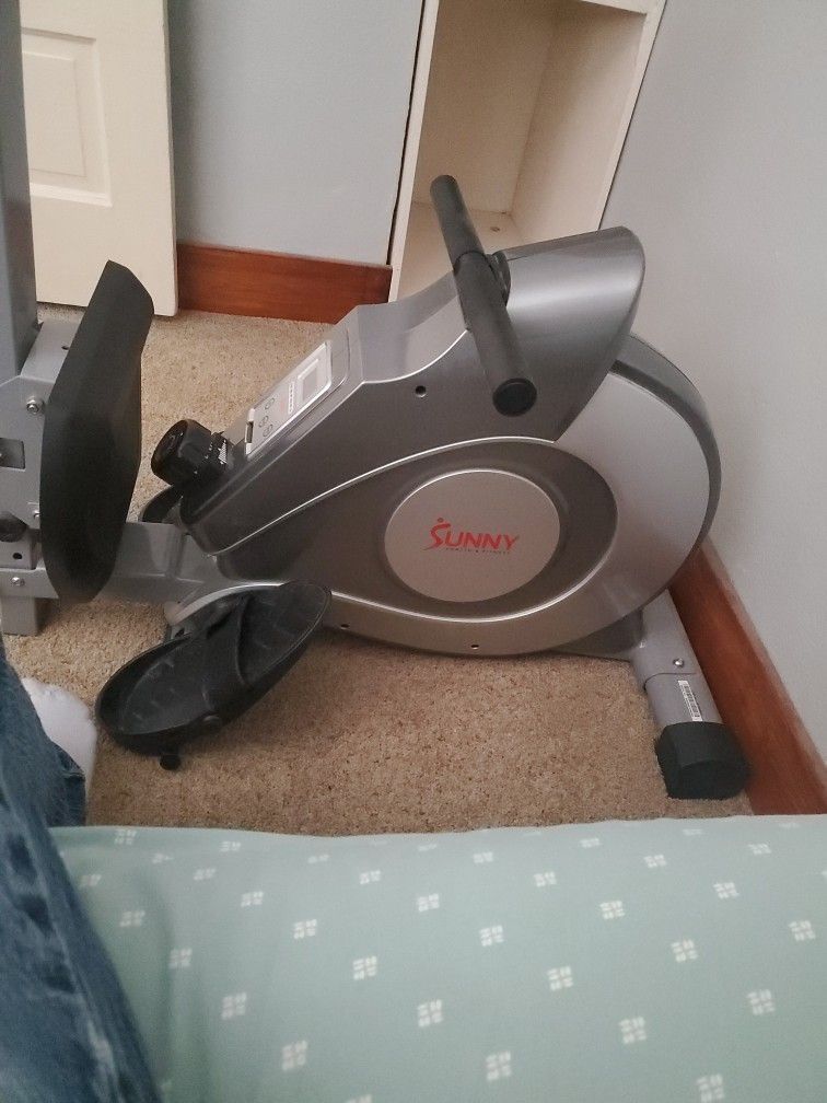 Sunny Health and Fitness Magnetic Rowing Machine