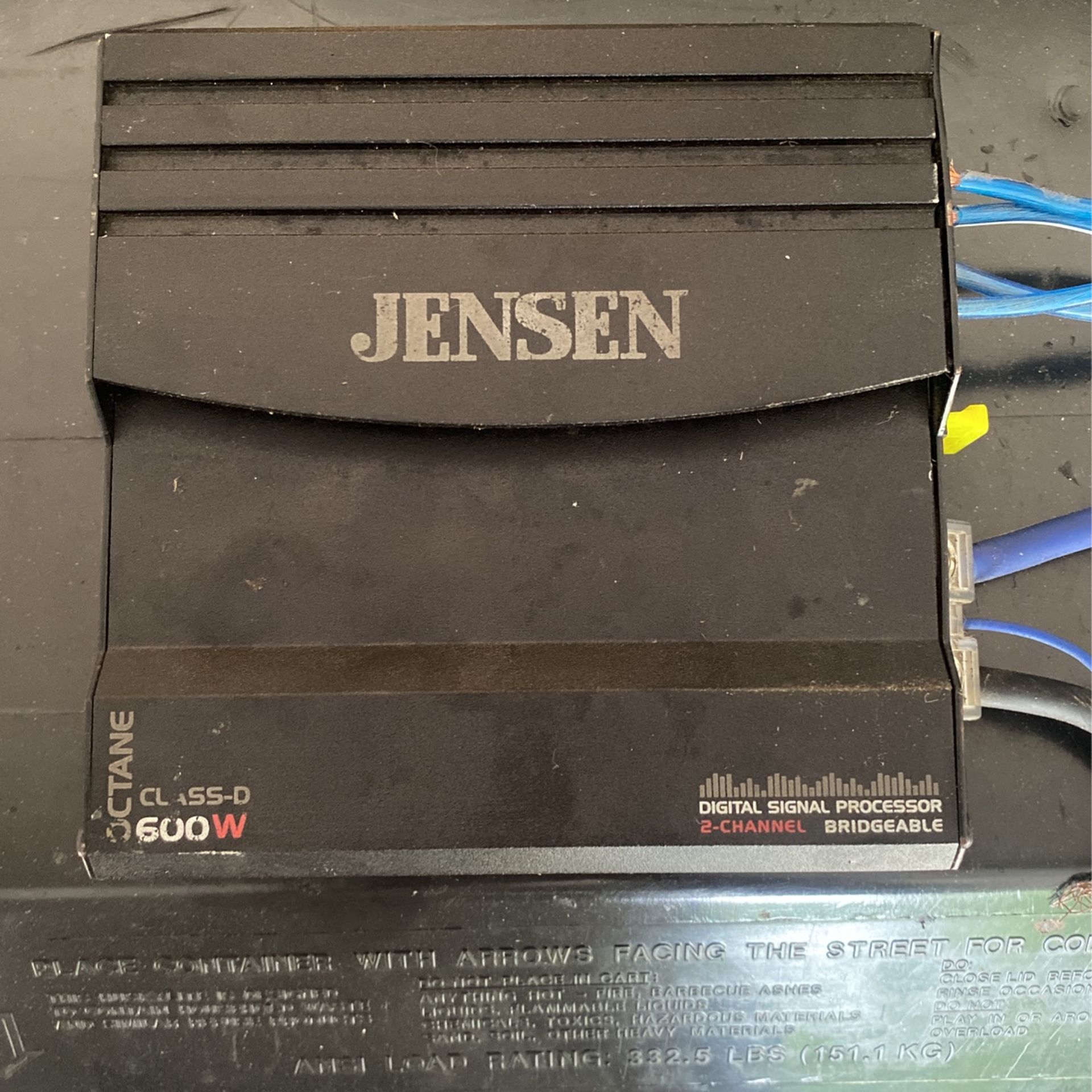 Jensen 600 W 2-channel Amp