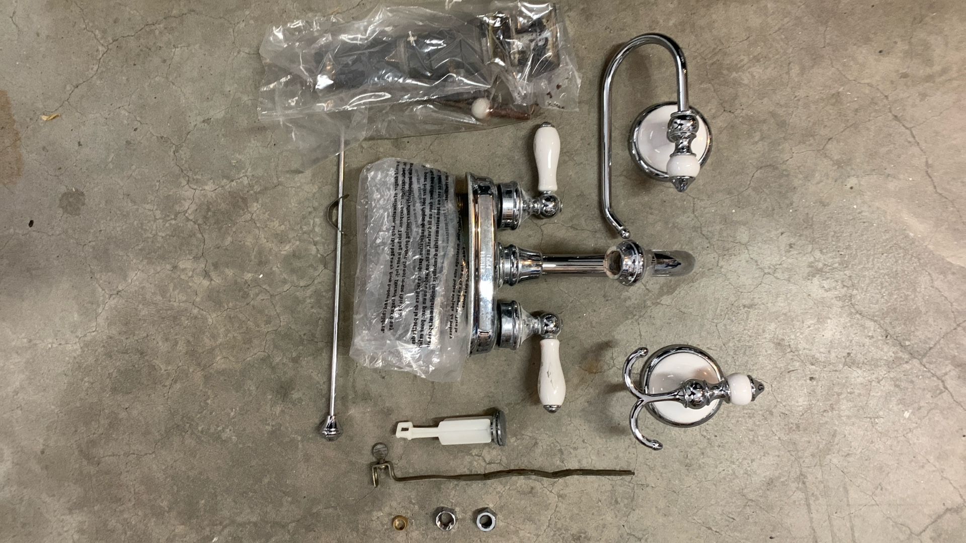 Price Pfister Clawfoot Faucet With Accessories 