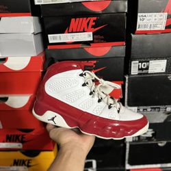 Jordan Gym Red 9s size 10.5 VNDS 