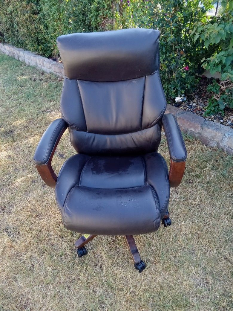 Executive office chair