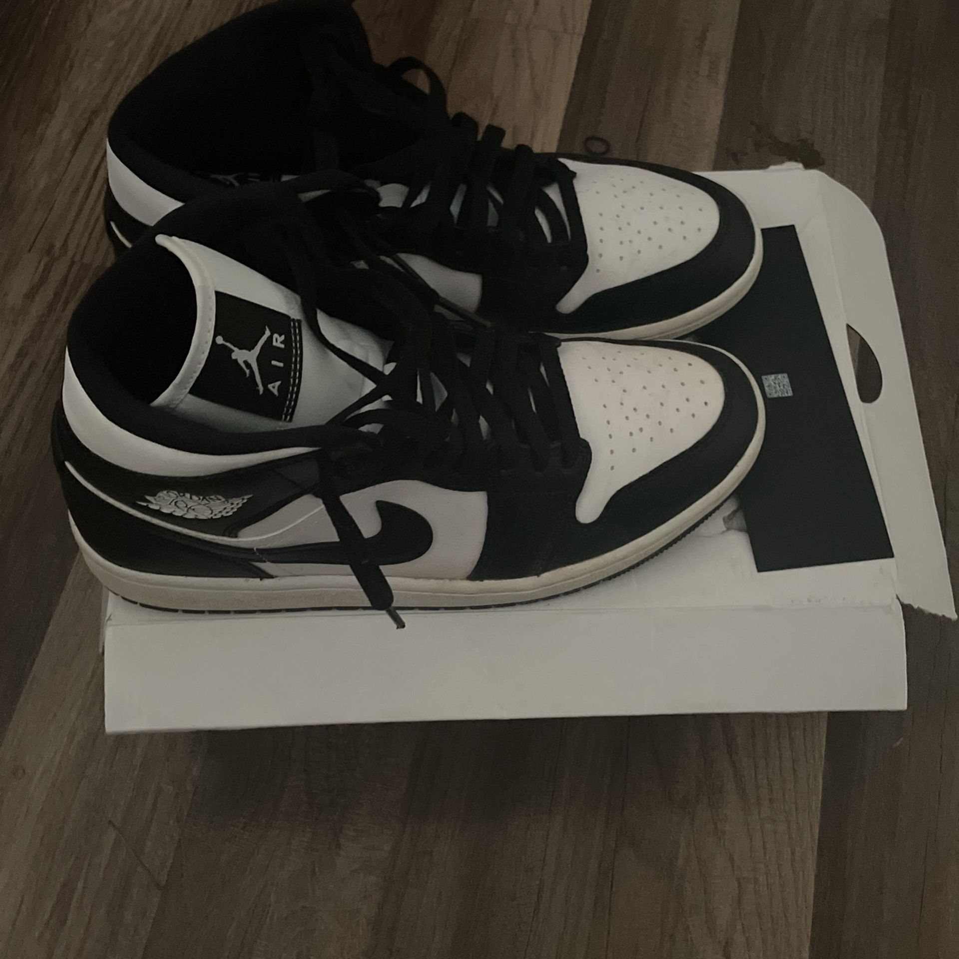 women’s Air Jordan 1 Mid