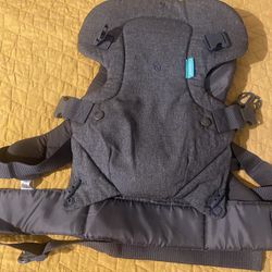 Infantino Flip Advanced 4-in-1 Convertible Carrier Gray