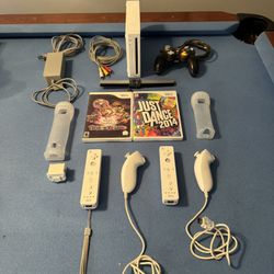 Modded Nintendo Wii with Over 6,000 Games Gameboy, NES, SNES, Sega Genesis, N64, and 31 Downloaded Wii Games, 31 GameCube Games