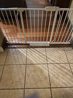 Free wide baby/ dog gate