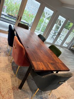 Dining Room Table & Chairs
