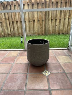 Large Resin ( Plastic ) Plant Pot