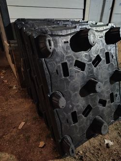 Black Stackable Pallets
