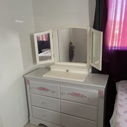 Girls Dresser
