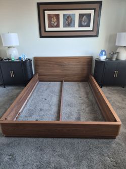 Modern queen size bed frame in great condition, clean and sturdy