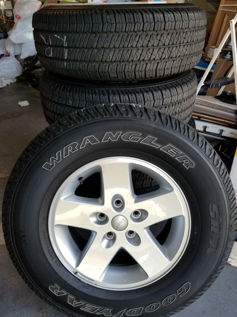 Wheels and tires like new off jeep