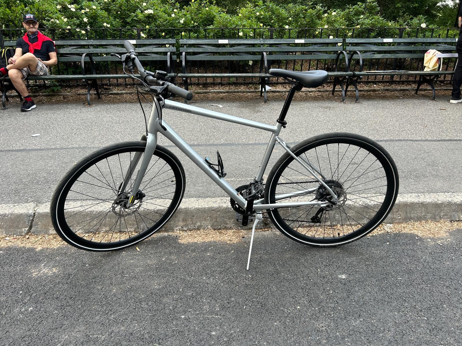 2024 Cannondale Quick 3 Hybrid Bike Size Large