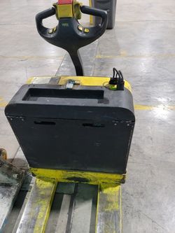 Yale Electric Pallet Jack