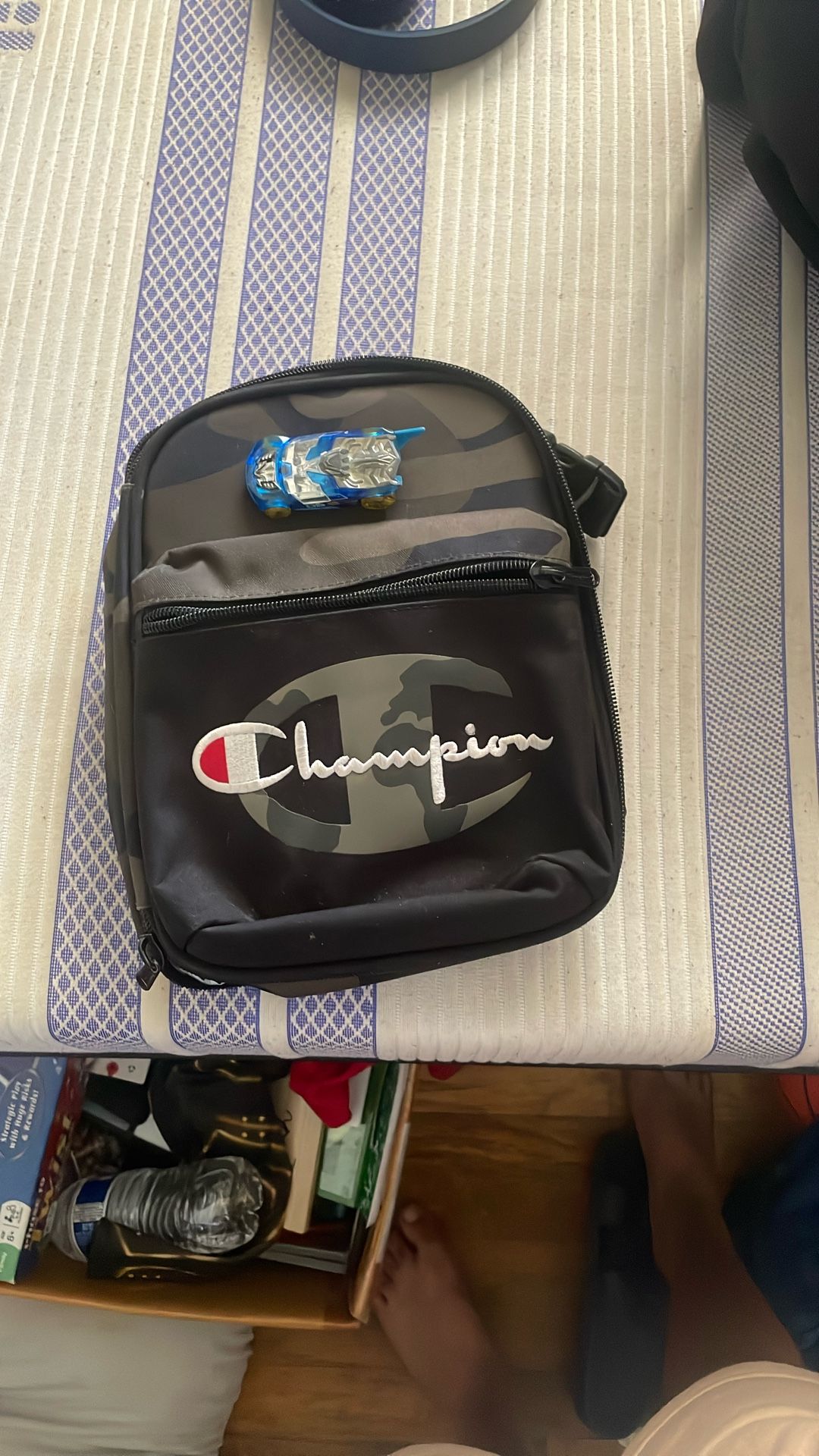  Champion camo lunch box with cool Hot Wheels car