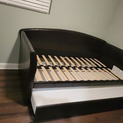 Twin Daybed And Trundle Like New 