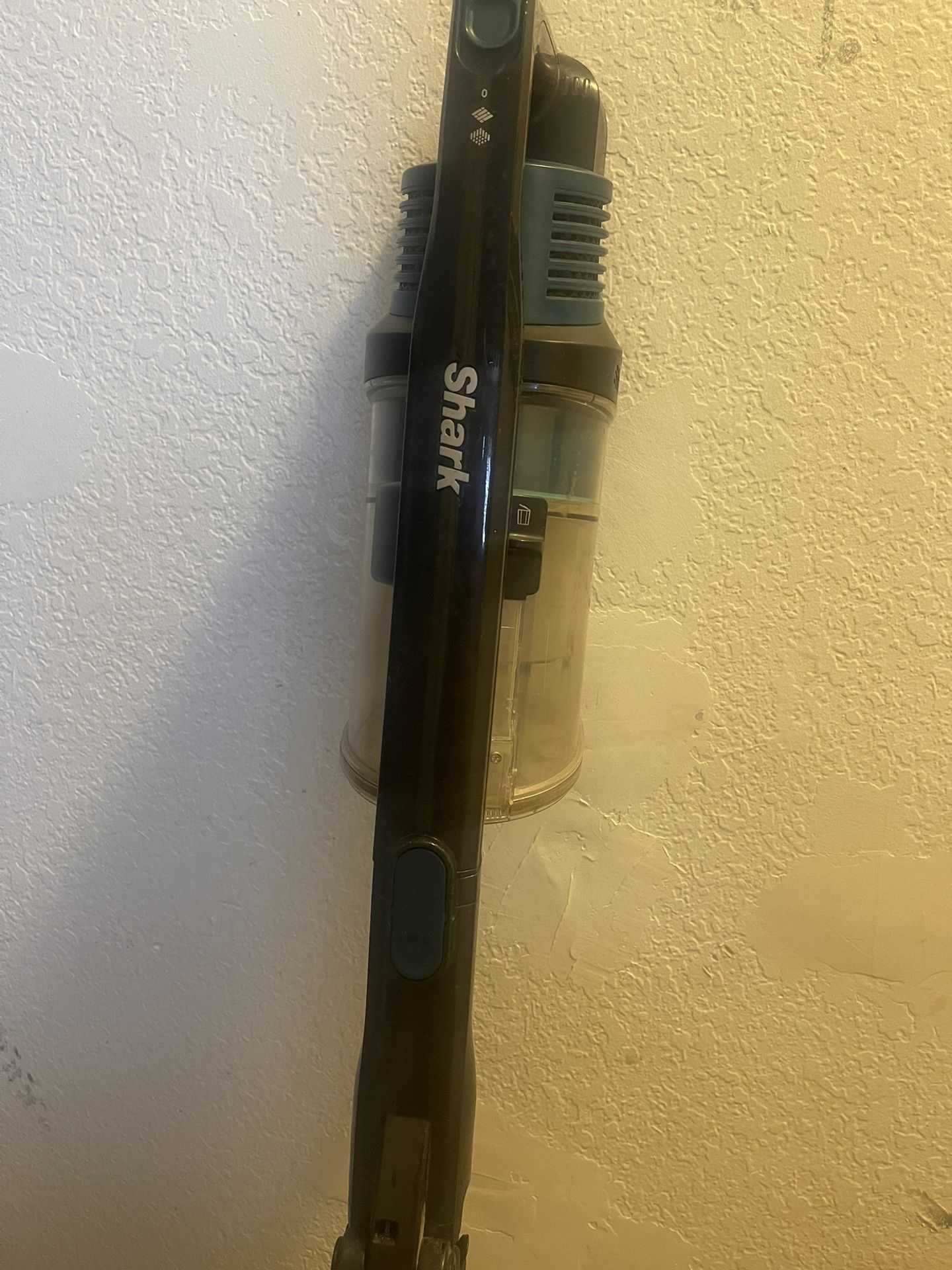 Shark Rocket Pro Cordless Vacuum IZ140 26 for Sale in Fresno, CA OfferUp