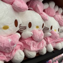 Hello kitty Plushies 7”